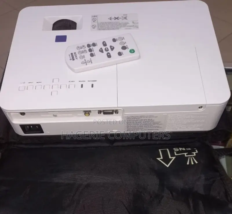 Brand New SONY Projector VPL-Dx221