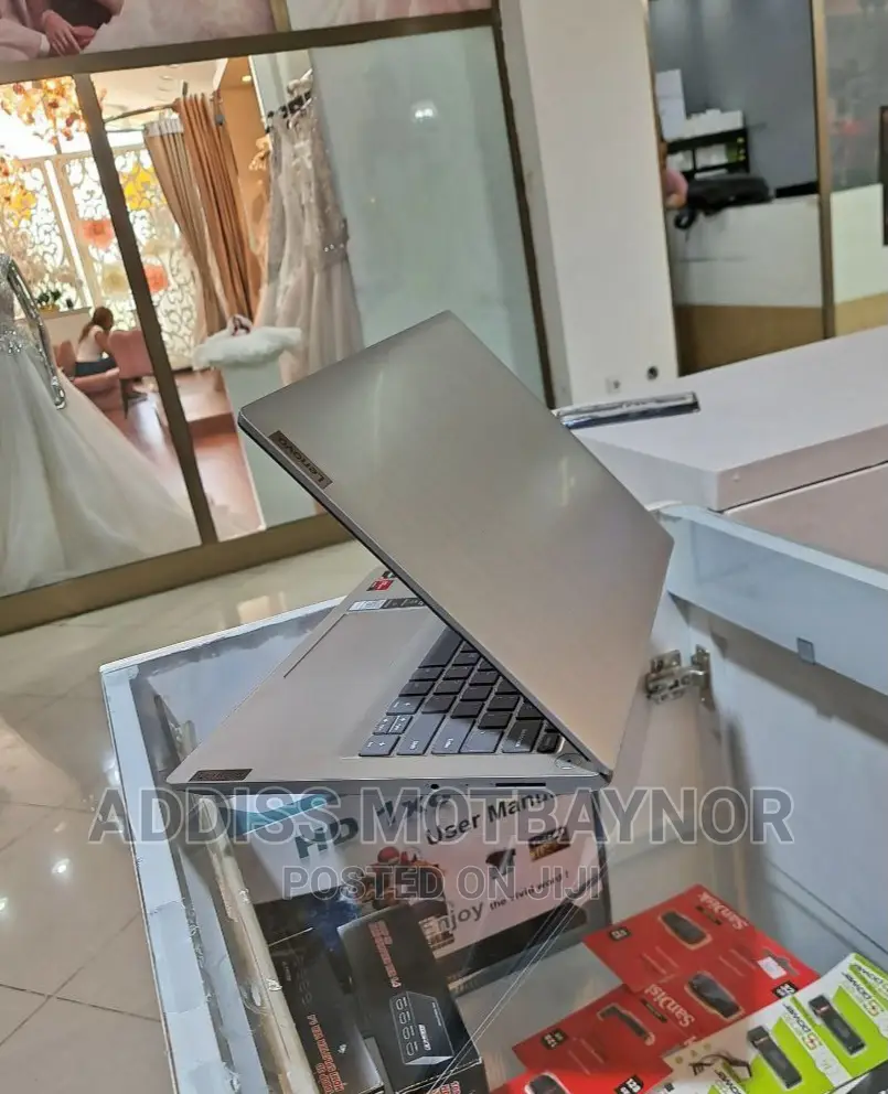 New Laptop Lenovo Ideapad 3 8GB Intel Core I5 HDD+SSD 500GB