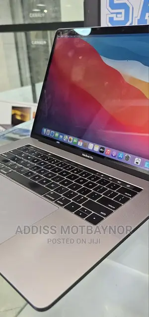 New Laptop Apple MacBook Pro M1 16GB Intel Core I9 SSD 512GB