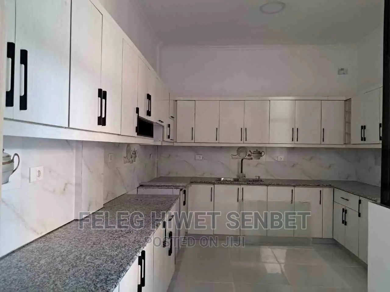 Furnished 7bdrm House in አአ, Bole for sale