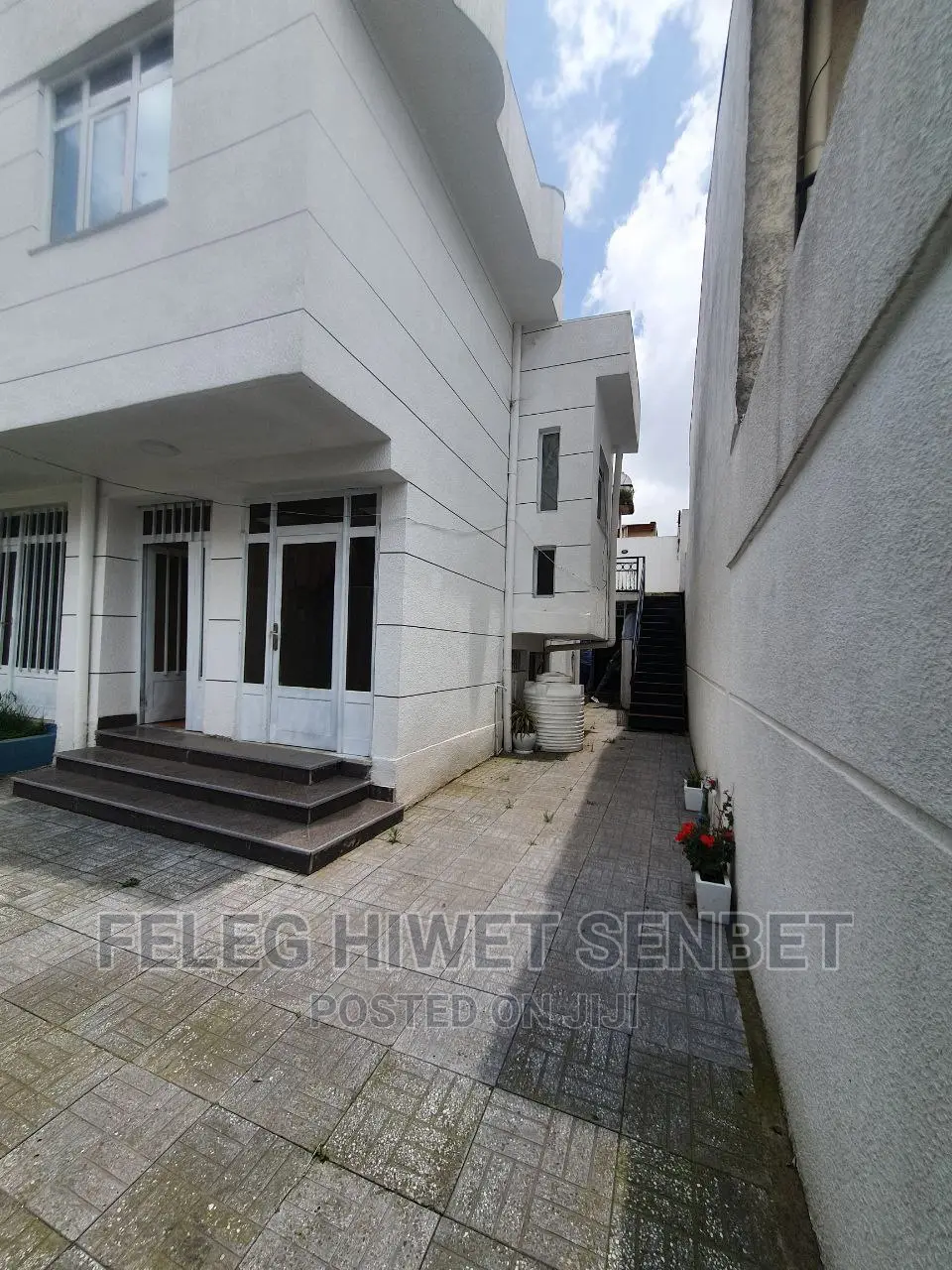 Furnished 5bdrm House in አአ, Bole for sale