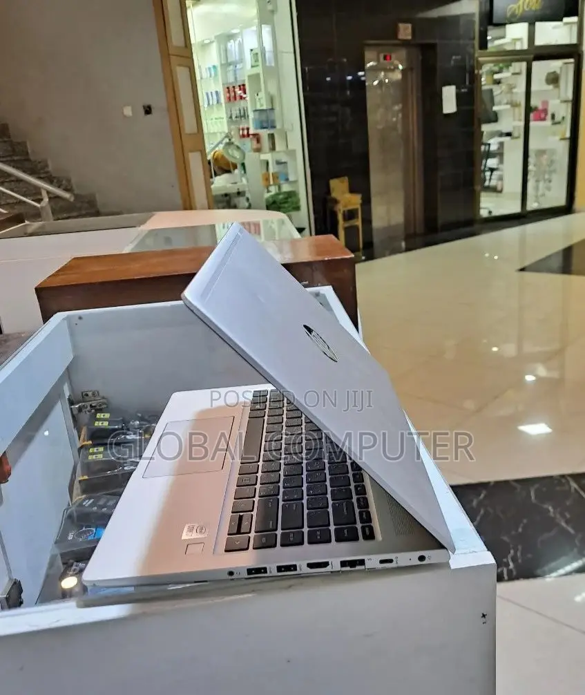 New Laptop HP 250 G7 8GB Intel Core I7 SSD 512GB