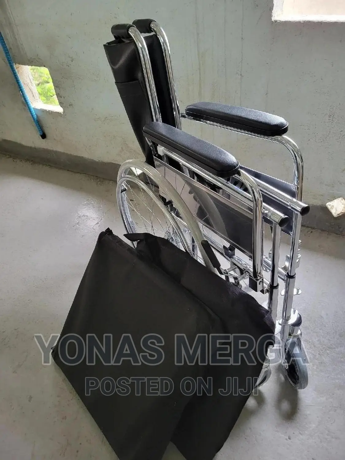 Toilet Use Wheelchair Solid Castor Solid Rear Wheel