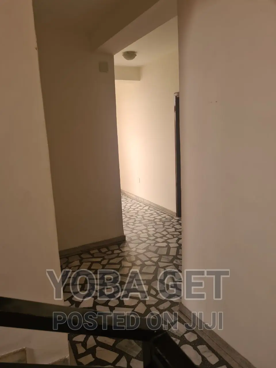 Furnished 9bdrm House in አስቸካይ የሚሸጥ ቤት, Bole for sale