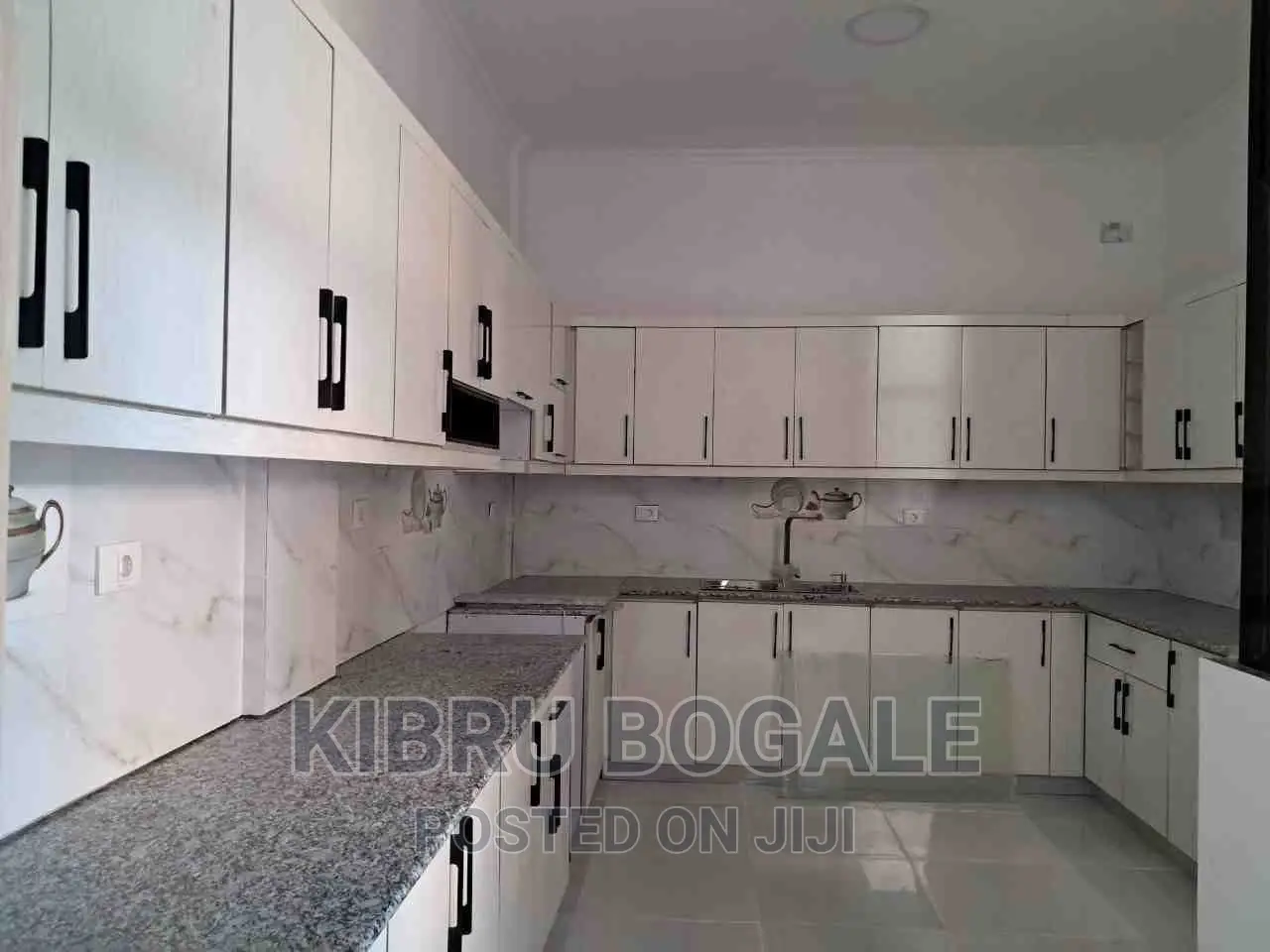9bdrm House in Ayat, Bole for sale
