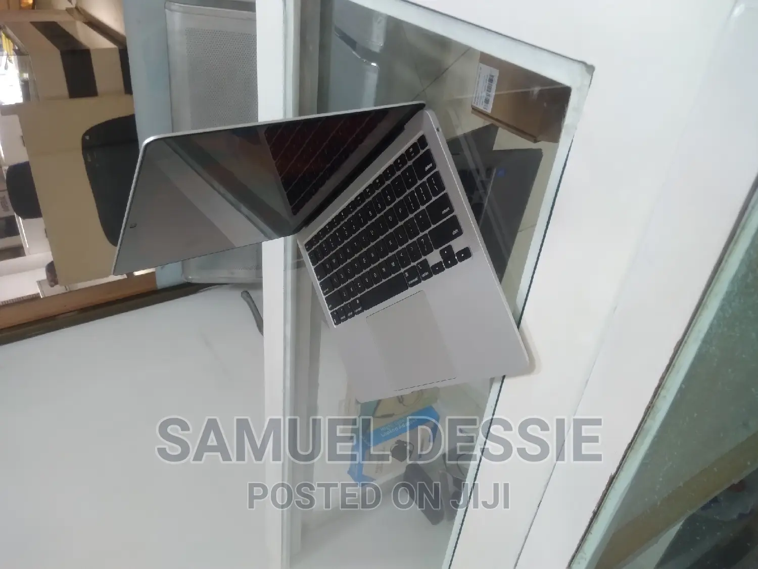 New Laptop Apple MacBook Air 2020 M1 8GB Apple M1 SSD 256GB