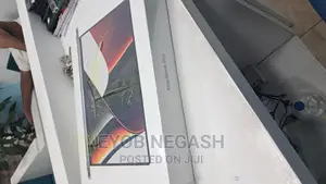 New Laptop Apple MacBook Pro 2023 M2 16-Inch 8GB Apple M2 SSD 256GB