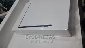 Photo - New Laptop Apple MacBook Air 2022 M2 8GB Apple M2 SSD 256GB