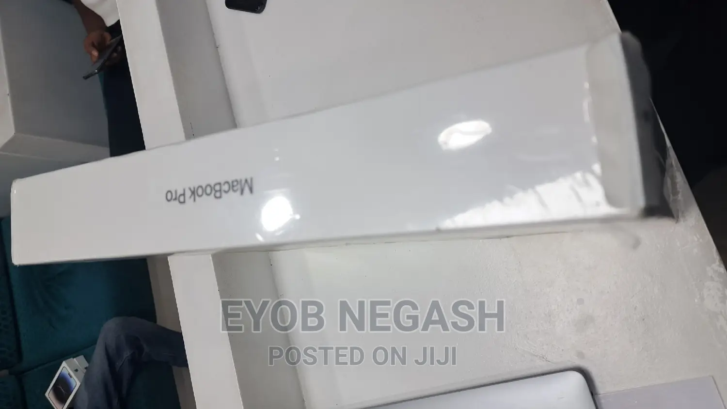 New Laptop Apple MacBook Air 2022 M2 8GB Apple M2 SSD 256GB