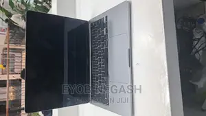 New Laptop Apple MacBook Pro 2020 8GB Intel Core I5 SSD 256GB