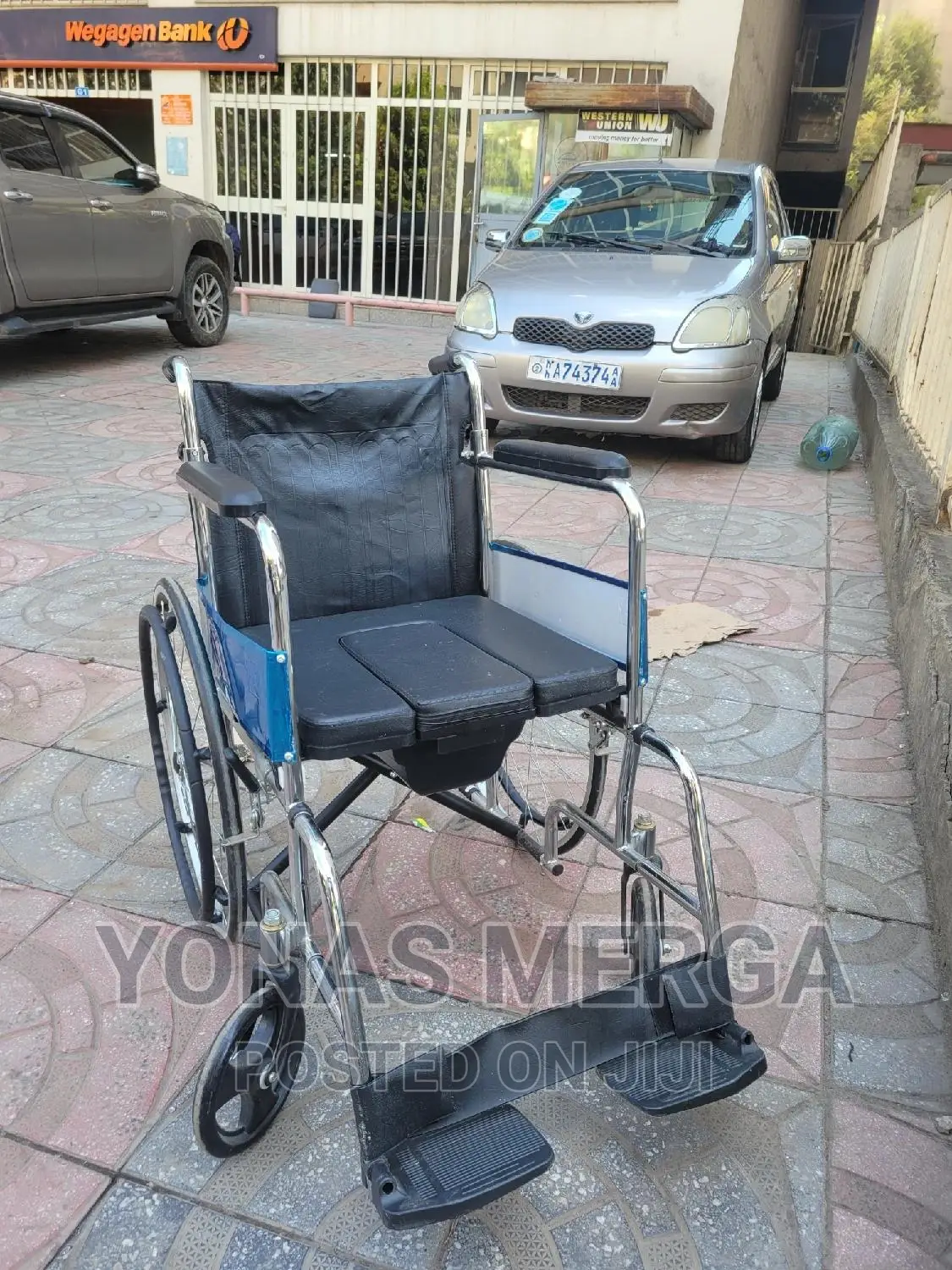 Commode Latest 2022top Sell Foldable Manual Steel Wheelchair