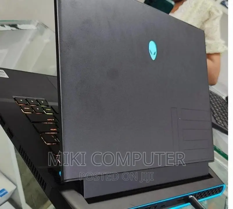New Laptop Alienware M17x R2 32GB Intel Core I9 SSD 1T