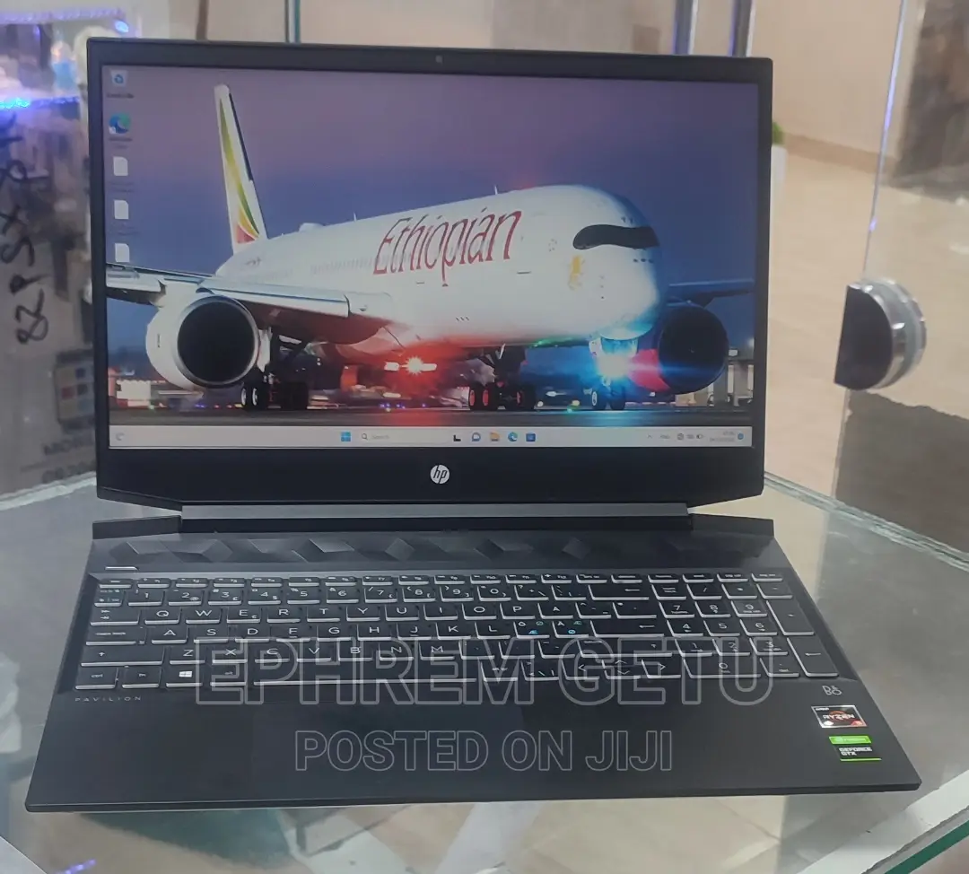 New Laptop HP Pavilion 15 8GB Intel Core I5 SSD 256GB