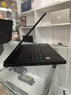 Laptop MSI GS66 Stealth 10UH 16GB Intel Core I7 SSD 1T