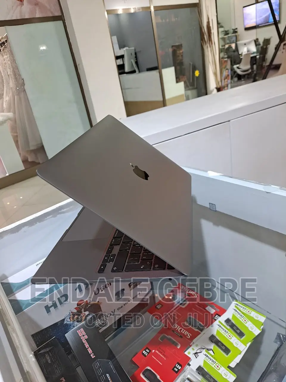 New Laptop Apple MacBook Air 2020 M1 8GB Apple M1 SSD 512GB