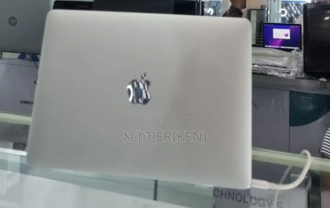 New Laptop Apple MacBook Pro 2016 8GB Intel Core M SSD 256GB