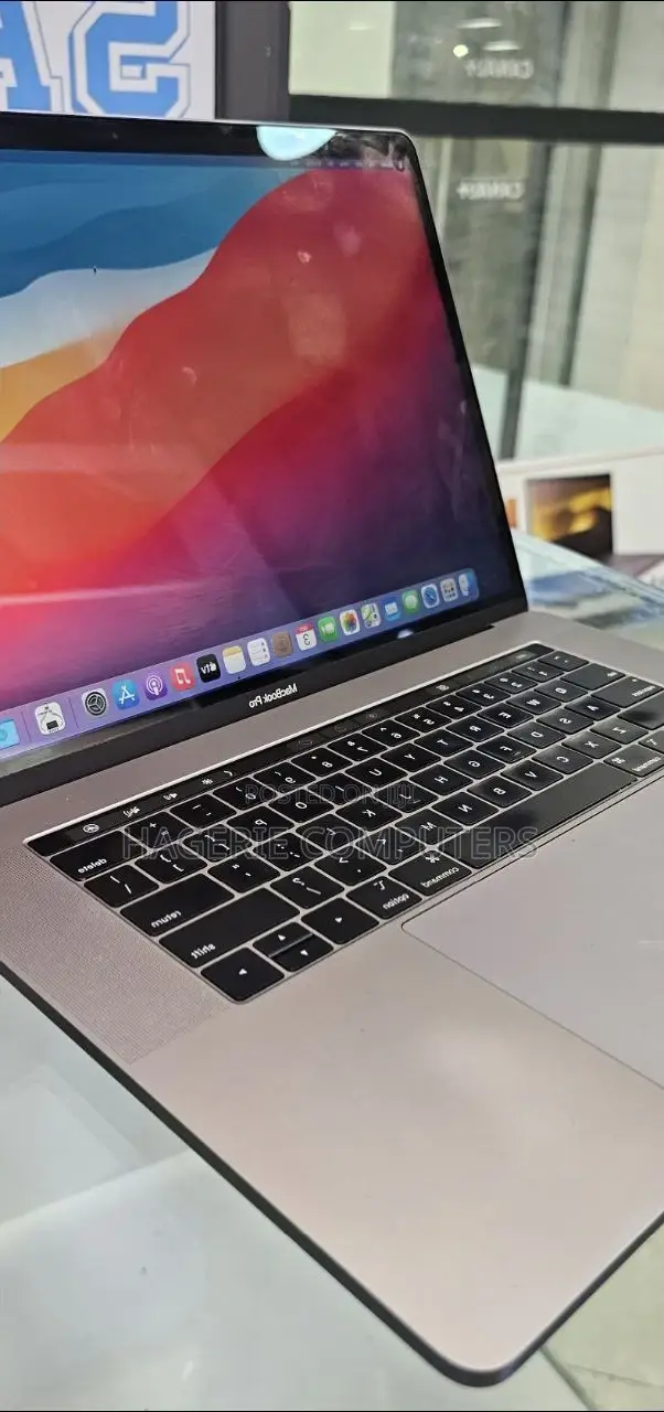 New Laptop Apple MacBook Pro 2019 16GB Intel Core i9 SSD 512GB