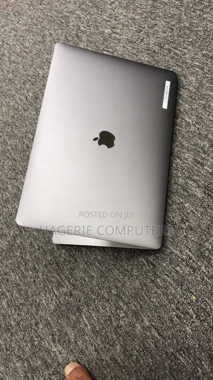 New Laptop Apple MacBook Pro 2019 16GB Intel Core i9 SSD 512GB