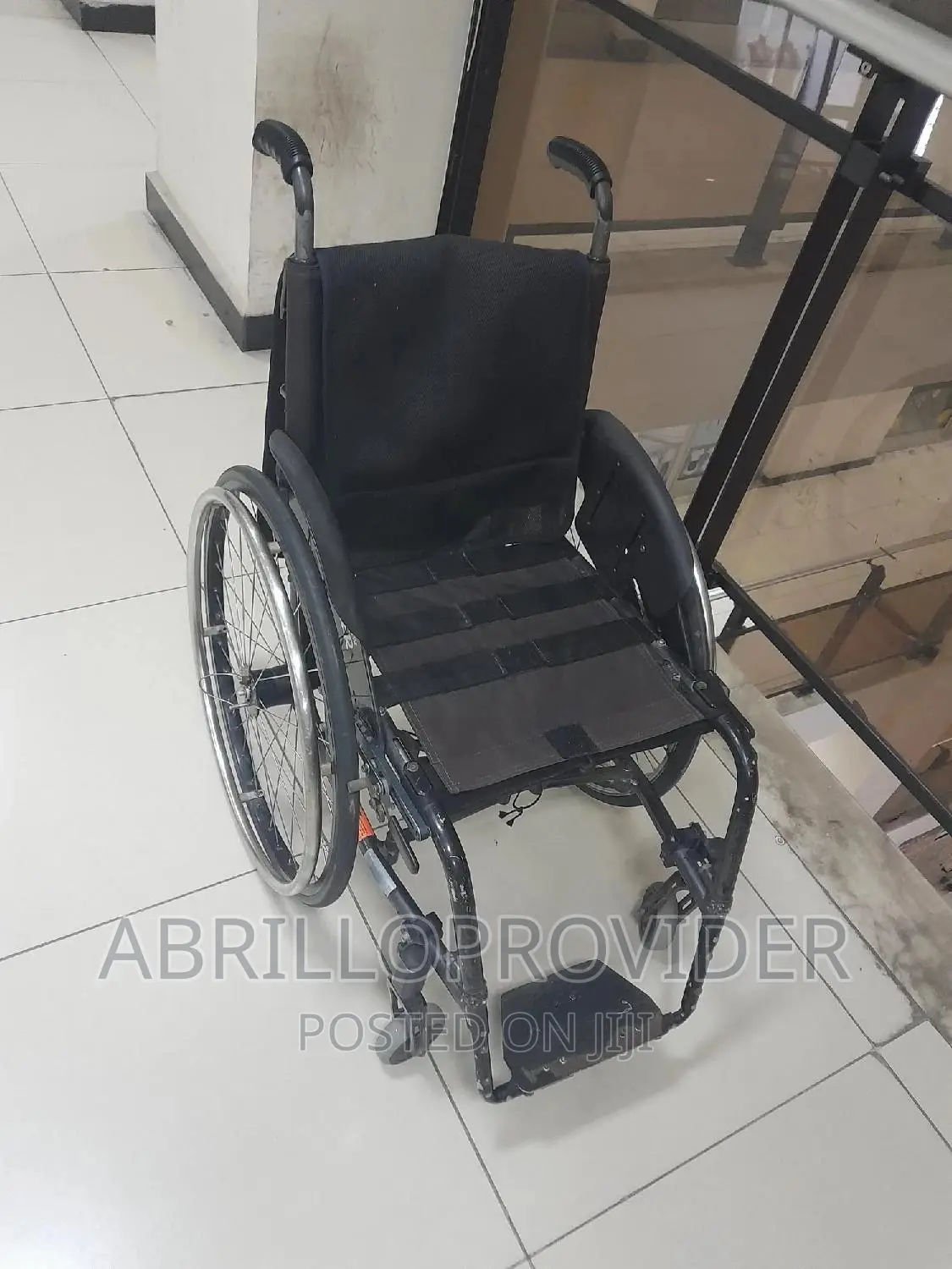 ምቾት ያላቸው በቅናሽ ዋጋ ዌ ል ቸ ሮ ች Used Wheelchair/Small Wheelchair