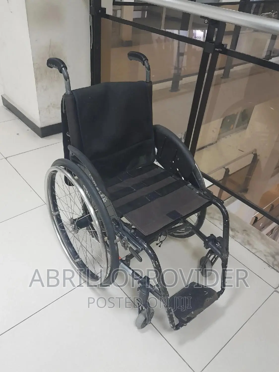 ምቾት ያላቸው በቅናሽ ዋጋ ዌ ል ቸ ሮ ች Used Wheelchair/Small Wheelchair