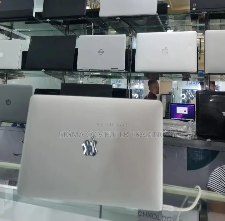 New Laptop Apple MacBook Pro 2016 8GB Intel Core M SSD 256GB