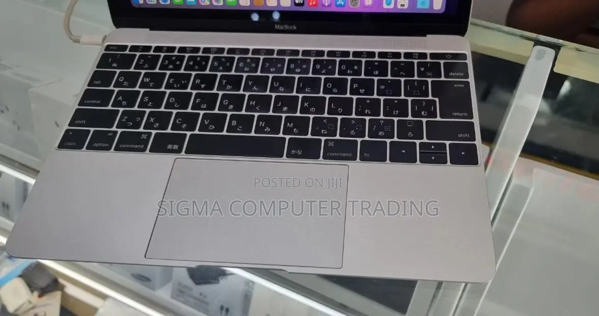 New Laptop Apple MacBook Pro 2016 8GB Intel Core M SSD 256GB