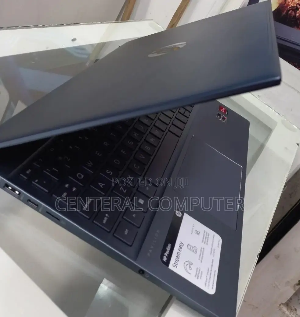 New Laptop HP Pavilion 15 8GB AMD Ryzen 5 SSD 512GB