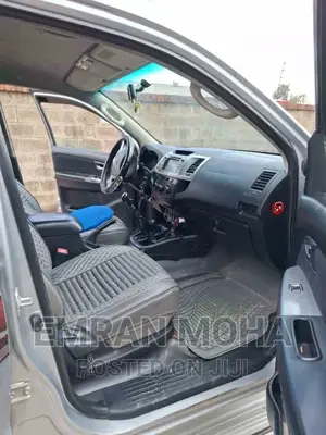 Toyota Hilux 2015 Gray