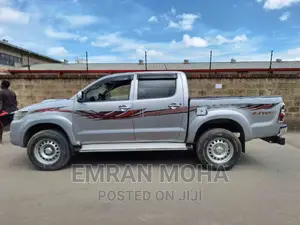 Toyota Hilux 2015 Gray
