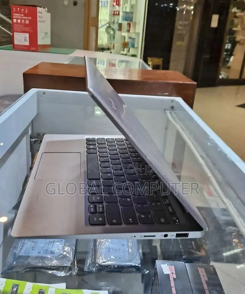 New Laptop Lenovo IdeaPad Z710 4GB Intel Core 2 Duo HDD 500GB