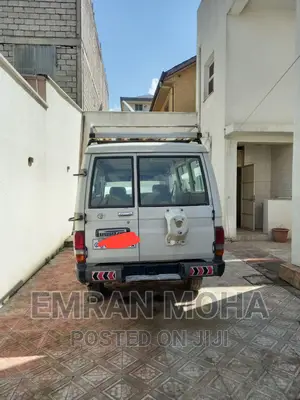 Photo - Toyota Land Cruiser 2004 Silver