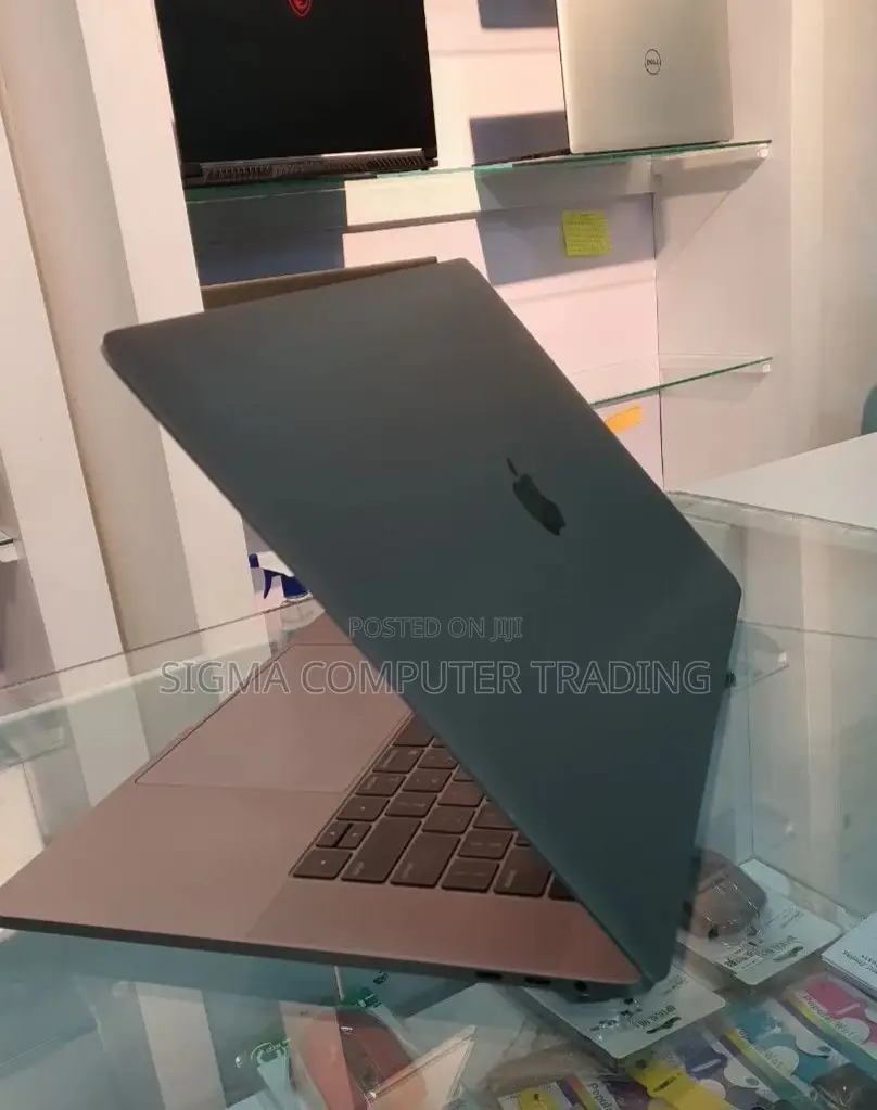 New Laptop Apple MacBook Pro 2019 16GB Intel Core I9 SSD 512GB