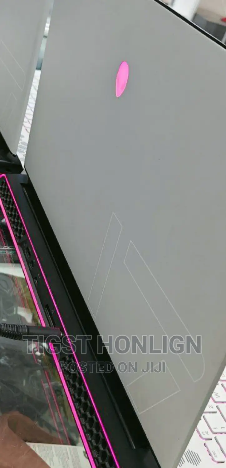 New Laptop Alienware M17x R2 32GB Intel Core I7 SSD 1T