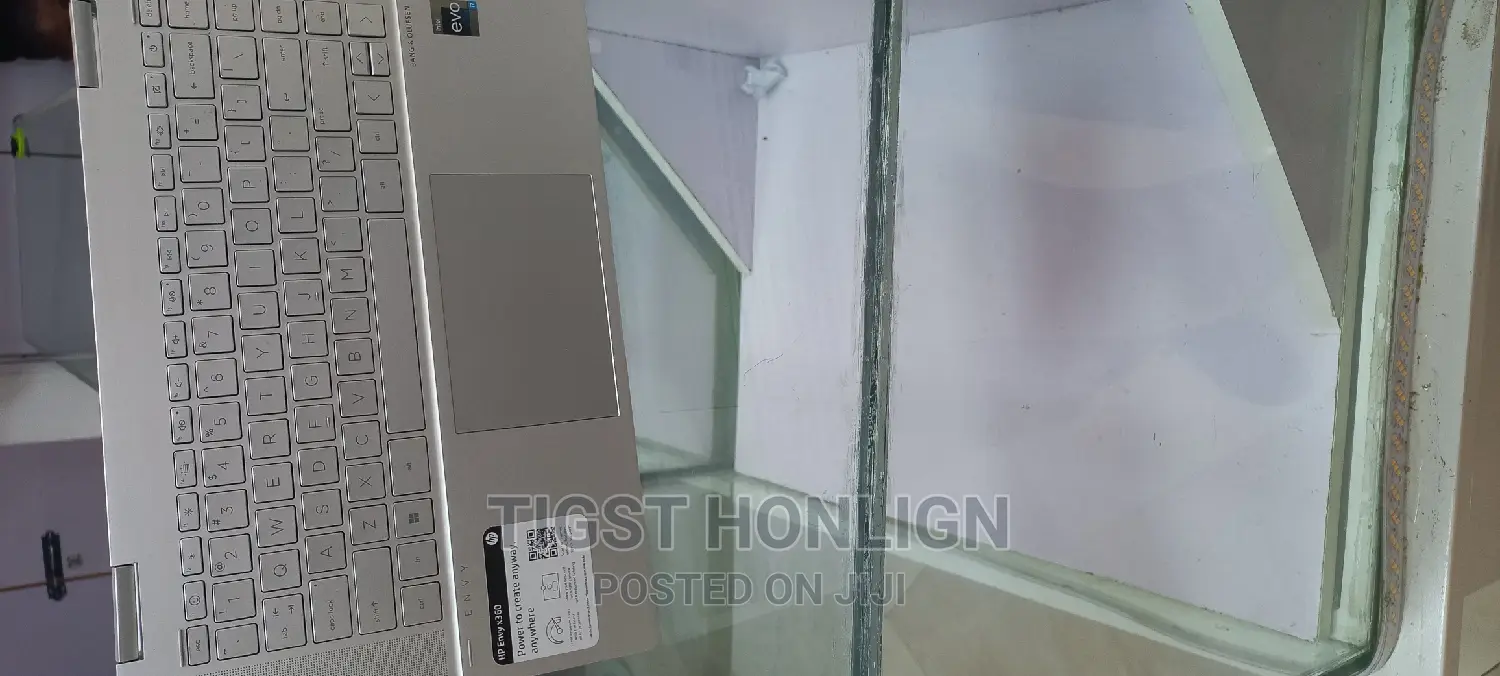 New Laptop HP Envy X360 8GB Intel Core I7 SSD 512GB