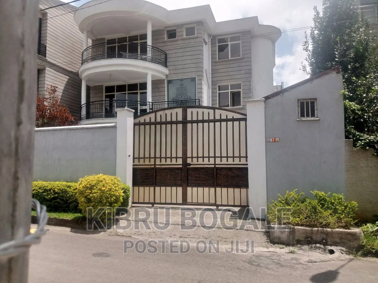 9bdrm House in Cmc Sunshine, Bole for sale