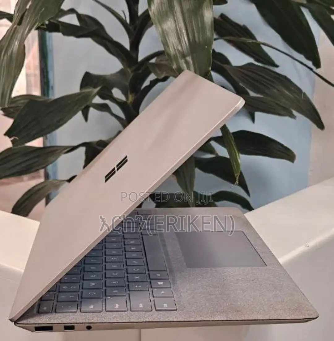 New Laptop Microsoft Surface 8GB Intel Core I5 SSD 256GB