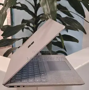 New Laptop Microsoft Surface 8GB Intel Core I5 SSD 256GB