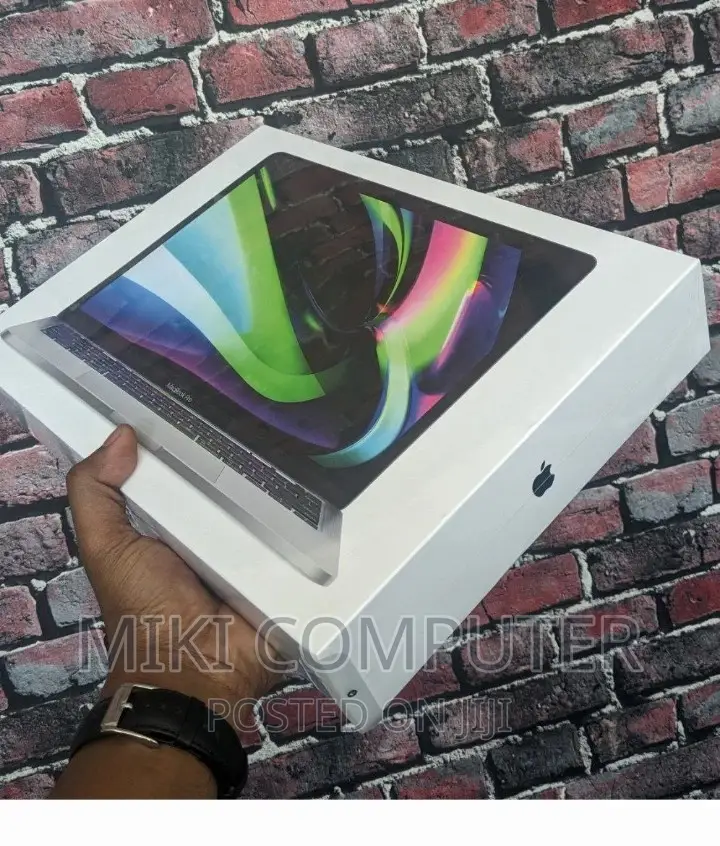 New Laptop Apple MacBook Pro 2022 M2 8GB Intel SSD 256GB