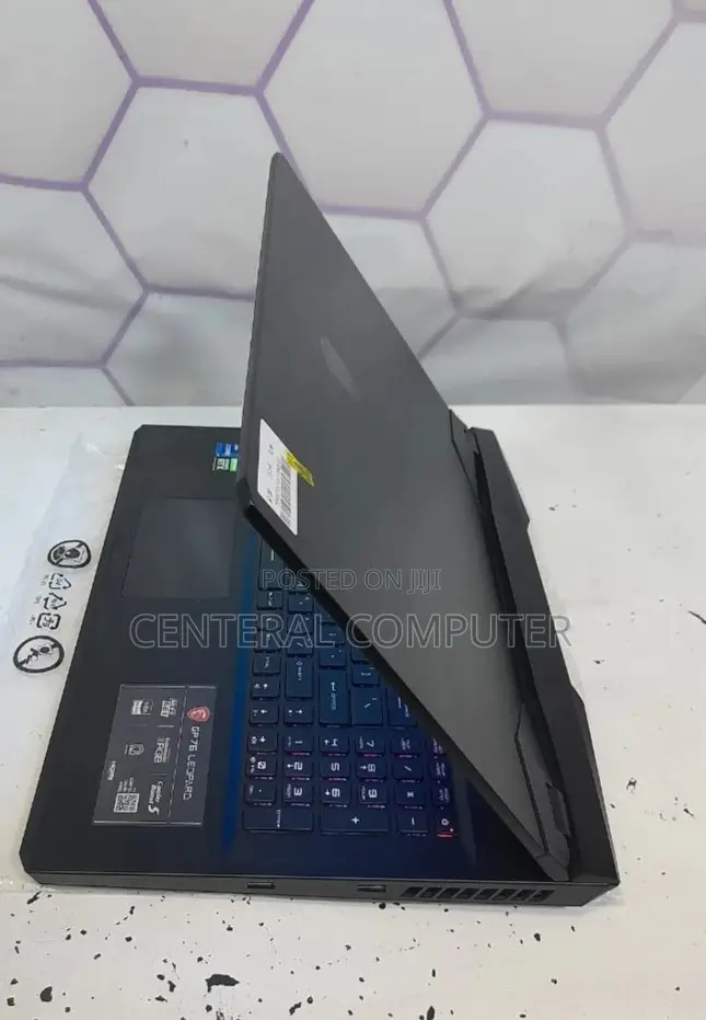 New Laptop MSI GP75 Leopard 16GB Intel Core I7 SSD 1T