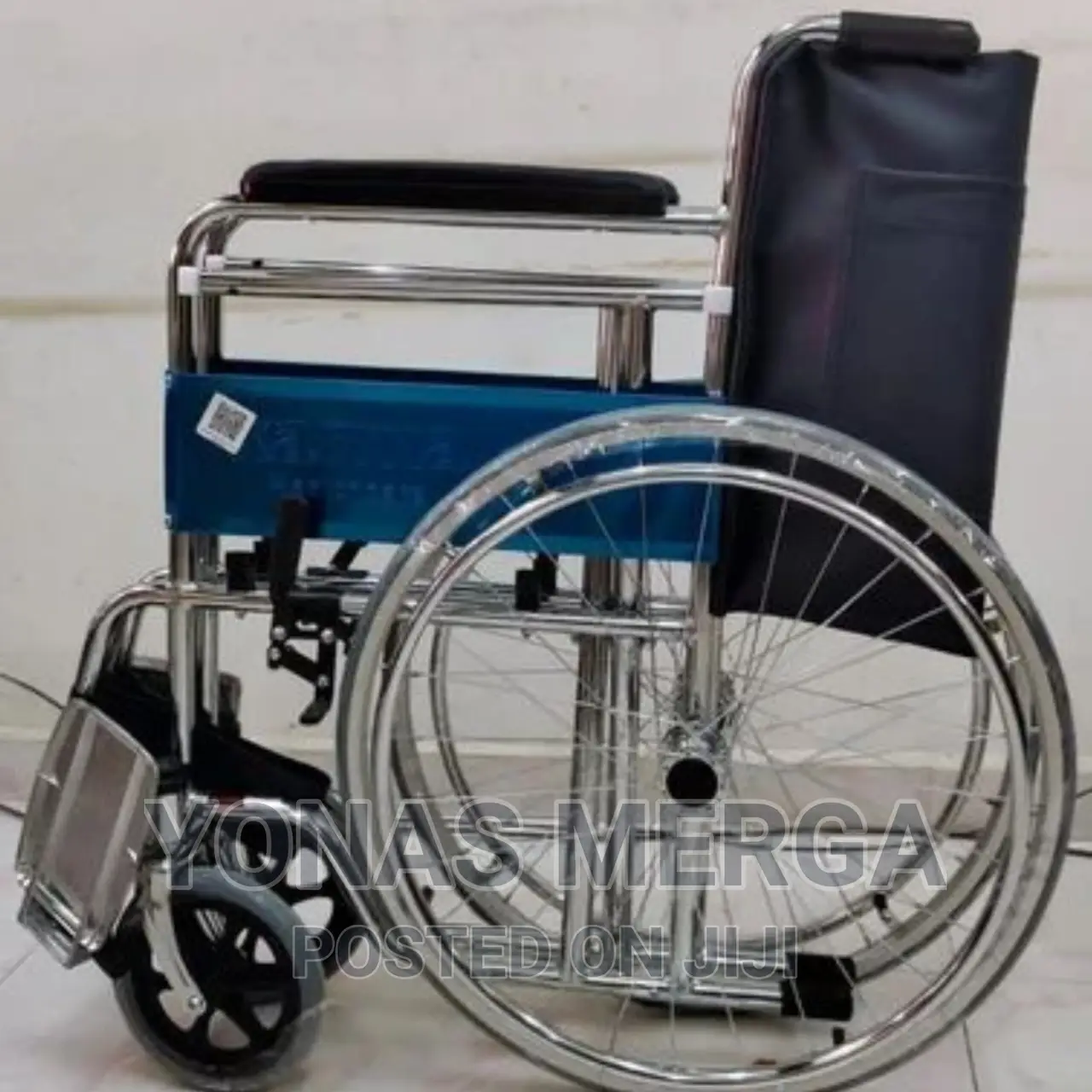 Wheelchair Push Themselves Using the Wheel Rims