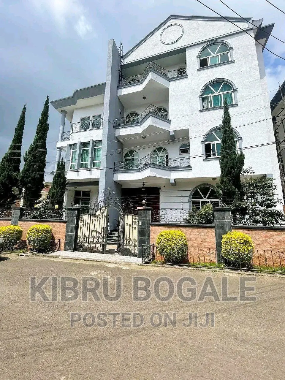 9bdrm House in Cmc, Bole for sale