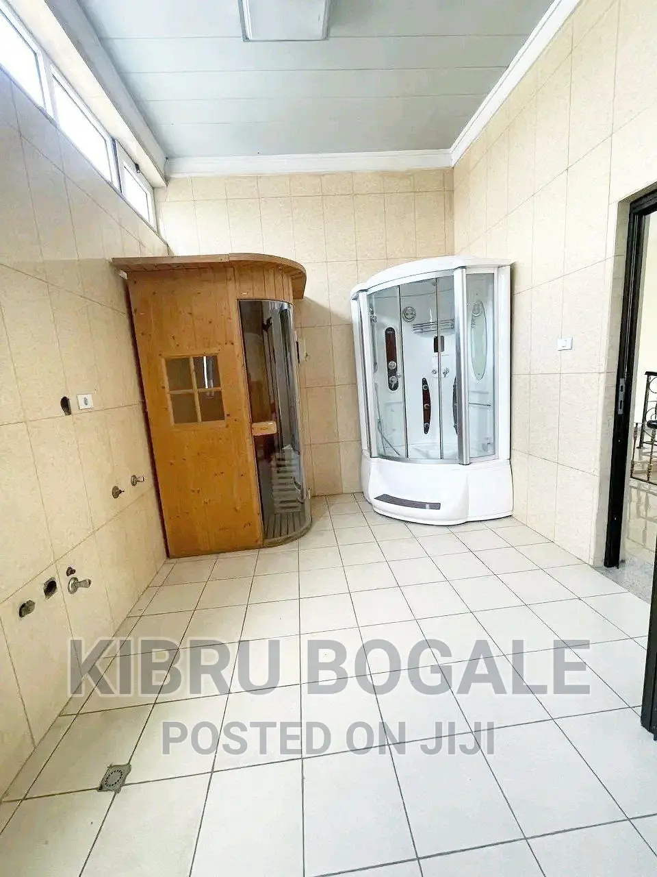 9bdrm House in Cmc, Bole for sale