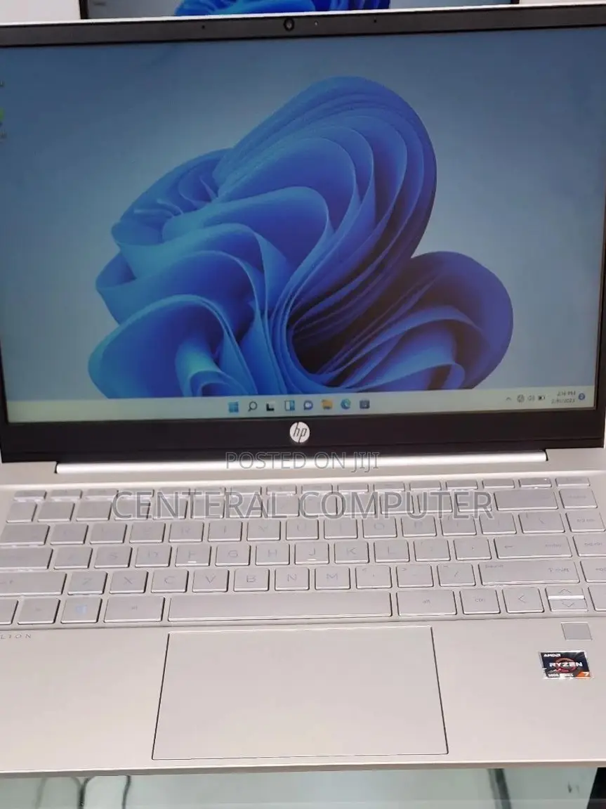 New Laptop HP Pavilion 14 8GB AMD Ryzen 5 SSD 512GB