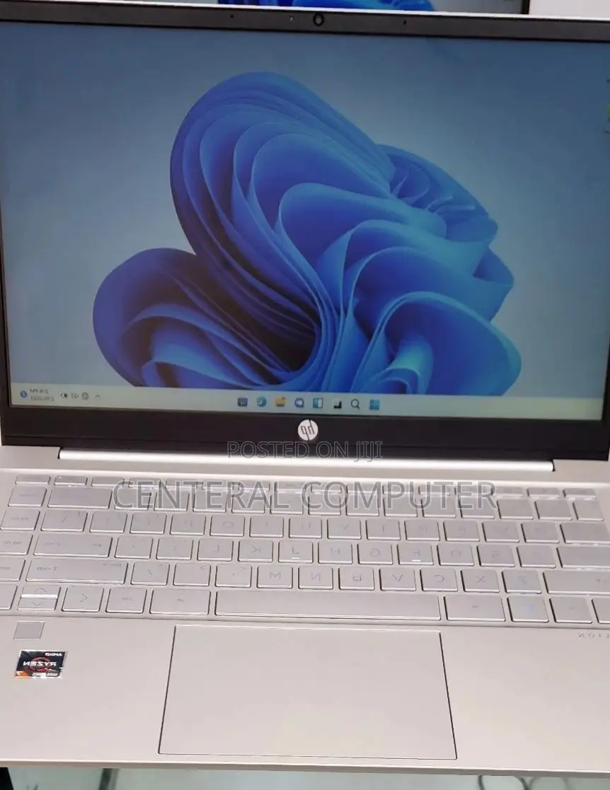 New Laptop HP Pavilion 14 8GB AMD Ryzen 5 SSD 512GB