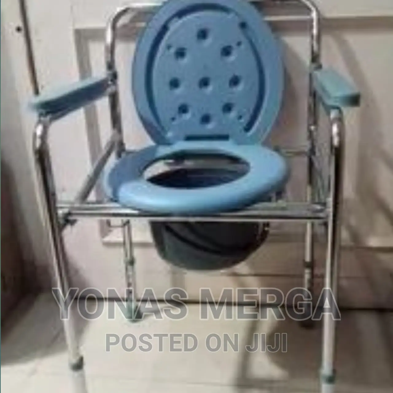 Commode Chair for Better Health, Go for the Health Online!