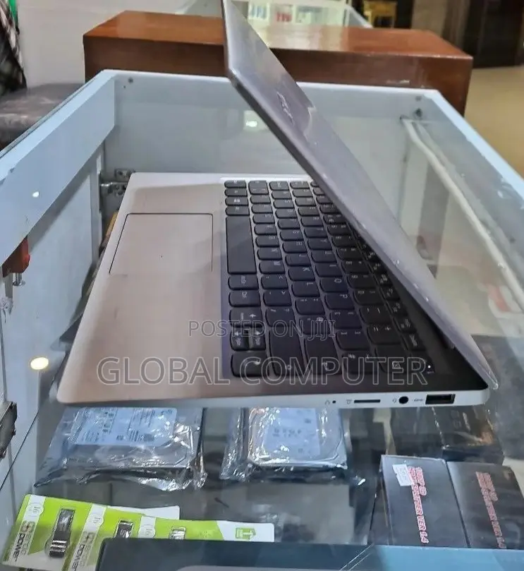 New Laptop Lenovo IdeaPad U310 4GB Intel Core 2 Duo HDD 500GB