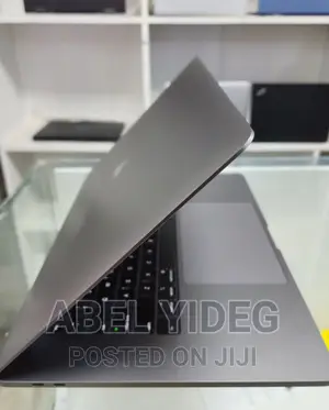 New Laptop Apple MacBook Pro 2017 16GB Intel Core I7 SSD 512GB