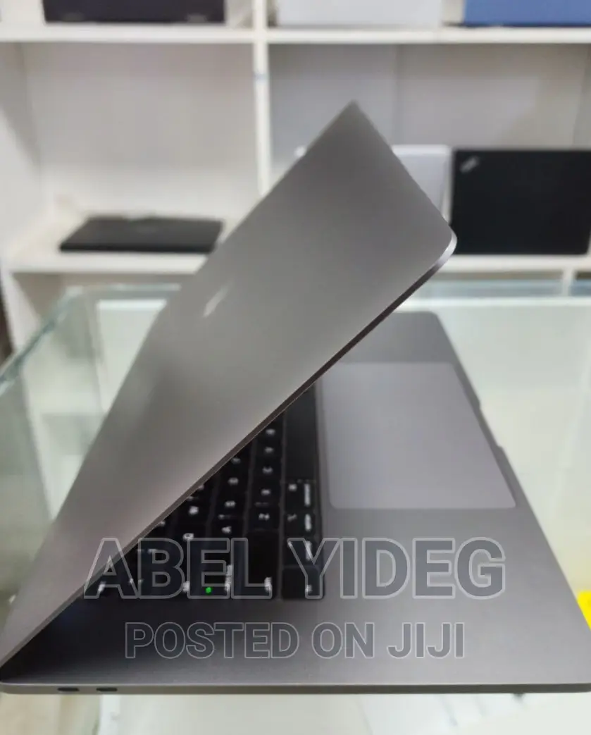 New Laptop Apple MacBook Pro 2017 16GB Intel Core I7 SSD 512GB