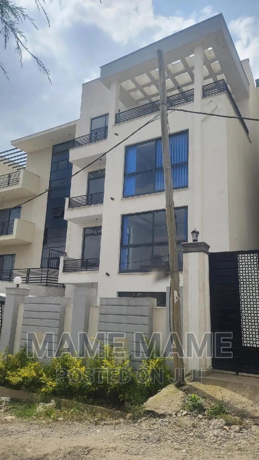 7bdrm House in Addis Abeba, Bole for sale