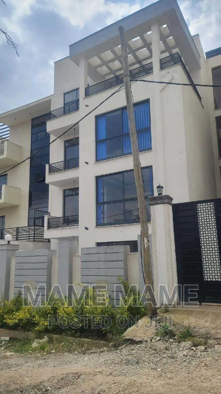 7bdrm House in Addis Abeba, Bole for sale